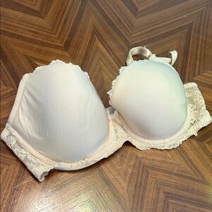 Victoria's Secret Cream Padded Lace Underwire Bra